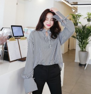 Sơ mi tay chuông – Xu hướng mới cho mùa hè này