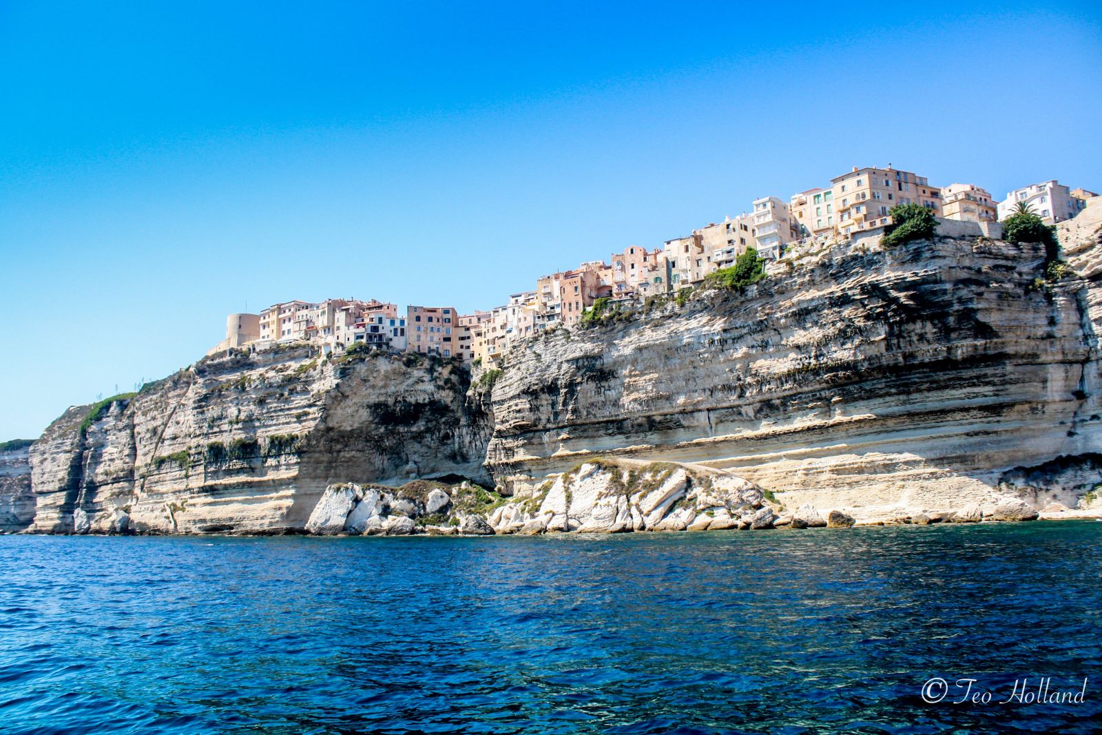 ngôi làng, những ngôi làng phía trên, ngôi làng tổ ong