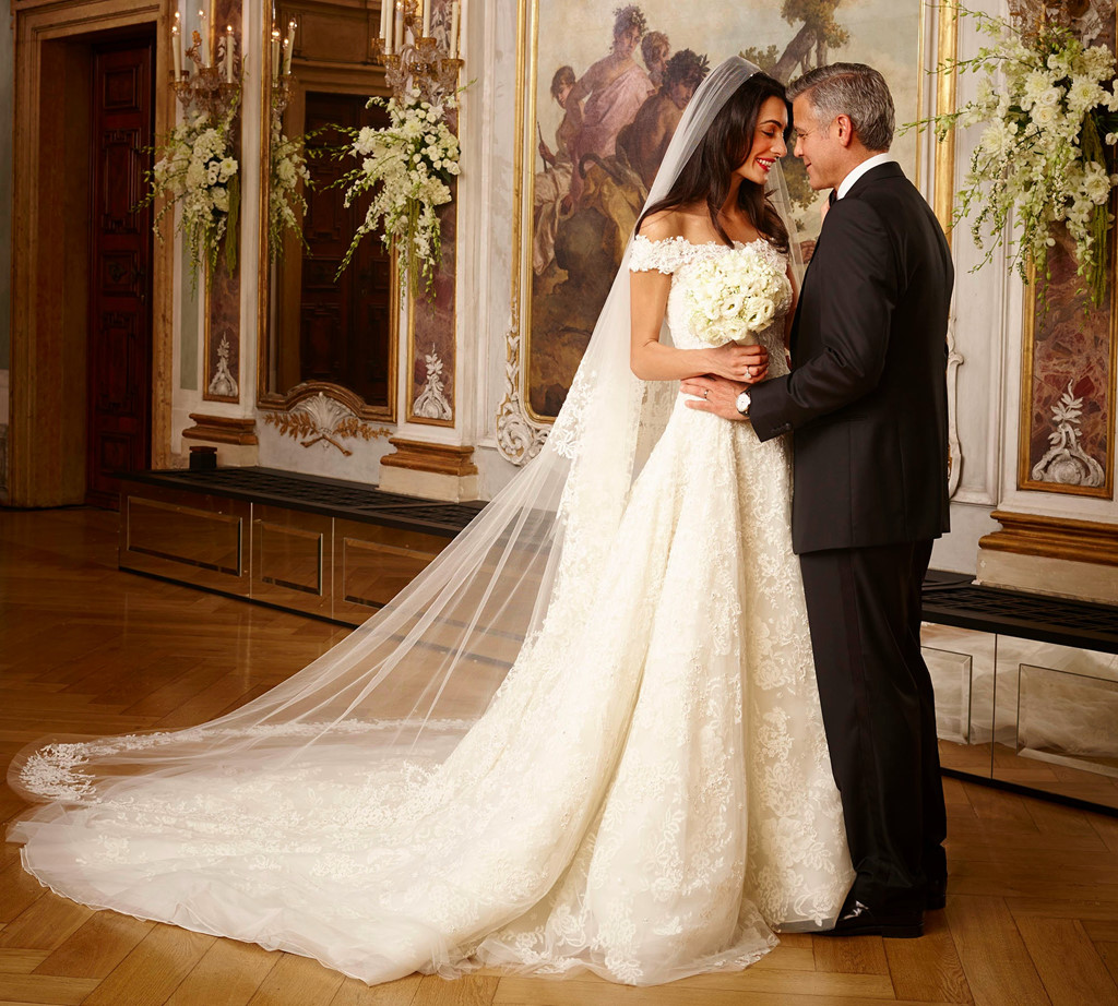 Trang phục, trang phục đi vào lịch sử, trang phục giúp tôn lên cơ thể quyến rũ của một người phụ nữ