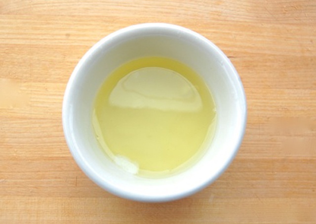 Thổi bay mụn đáng ghét ở ngực bằng nguyên liệu tự nhiên